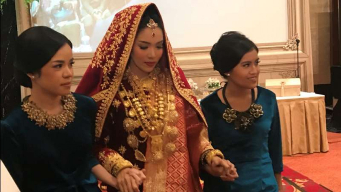 Alexandra Asmasoebrata dinikahi keponakan Jusuf Kalla