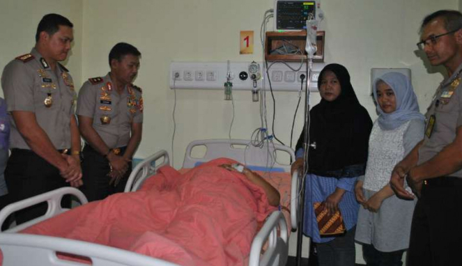 Kapolda dan Kapolres Jakarta Barat jenguk Brigadir Rizal Taufik