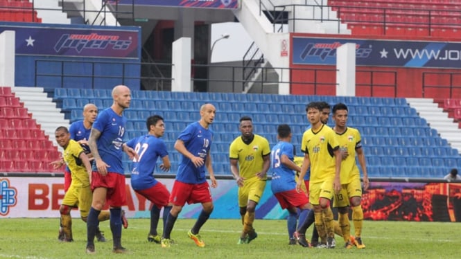 Pertandingan uji coba Mitra Kukar vs Johor Darul Ta'zim