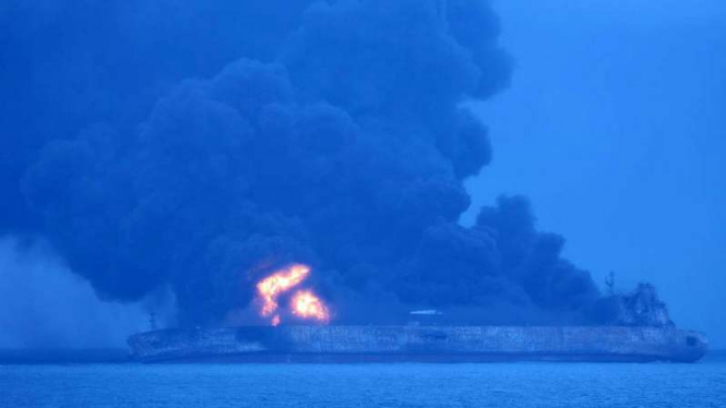 Tabrakan dahsyat tanker Iran dan kapal China 