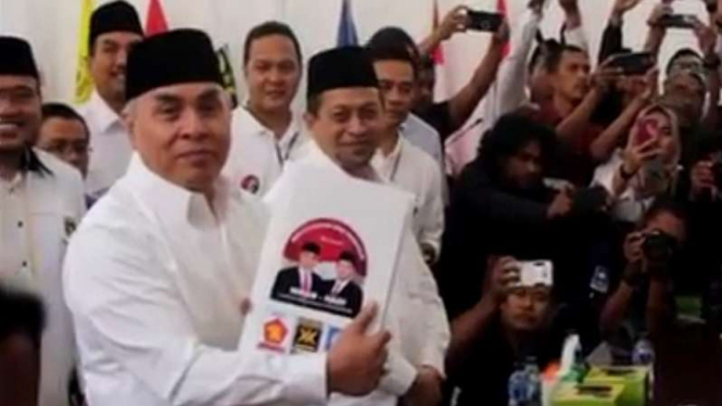 Gubernur Kalimantan Timurz bersama Isran Noor-Hadi Mulyadi di KPU.
