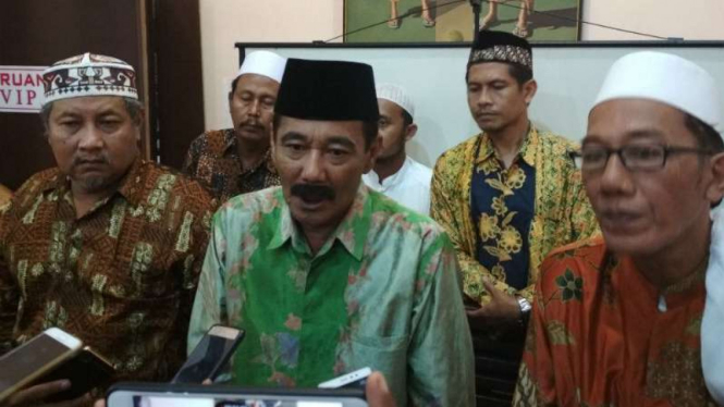 Forum Kiai Kampung pendukung Saifullah Yusuf alias Gus Ipul di Surabaya, Jawa Timur, pada Selasa, 9 Januari 2018.