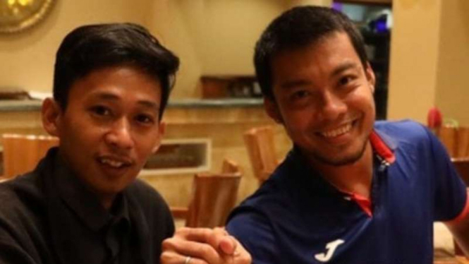 Hamka Hamzah (kanan) bersama Sekretaris Borneo FC, Hariansyah (kiri)