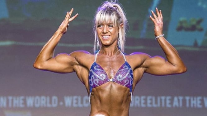 Zoey Wright memamerkan bentuk tubuhnya di ajang kejuaraan 