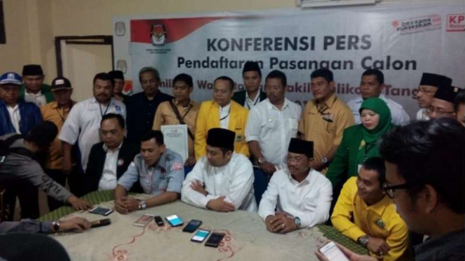 Konferensi pers pendaftaran paslon di Pilkada Tangerang