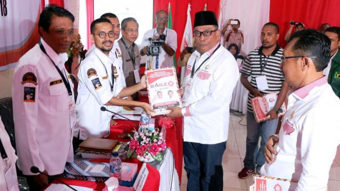 Cagub Maluku Irjen (Purn) Pol Murad Ismail-Barnabas Orno 