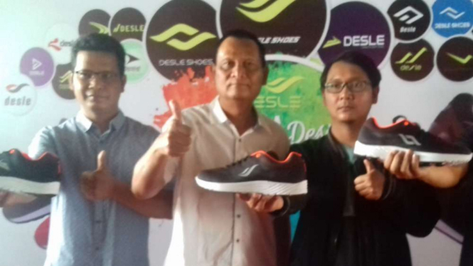 Ilustrasi produk sepatu lokal Indonesia merek Desle.