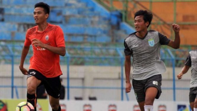 Laga Persija Jakarta melawan Persela Lamongan di ajang Suramadu Cup 2018