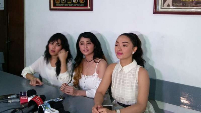 Tiga Pedangdut Kontroversial Main Film Horor Bareng