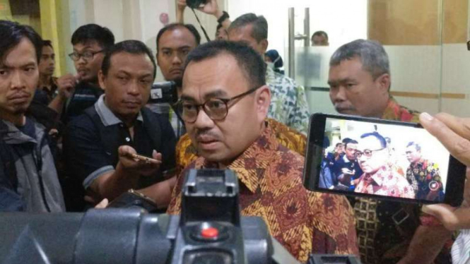 Calon gubernur Jawa Tengah, Sudirman Said, di sela-sela pemeriksaan kesehatan di Rumah Sakit Kariyadi, Semarang, pada Sabtu, 13 Januari 2018.
