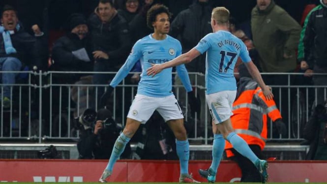 Pemain Manchester City rayakan gol Leroy Sane