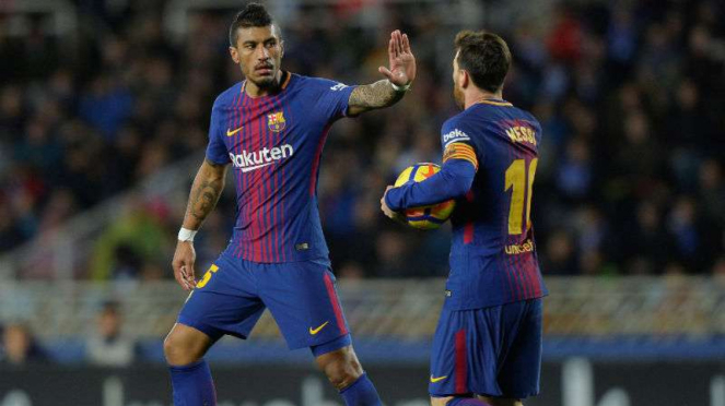 Paulinho dan Lionel Messi rayakan gol Barcelona