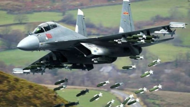 Jet Tempur China J-16, kloningan Su-30 Flanker milik Rusia.