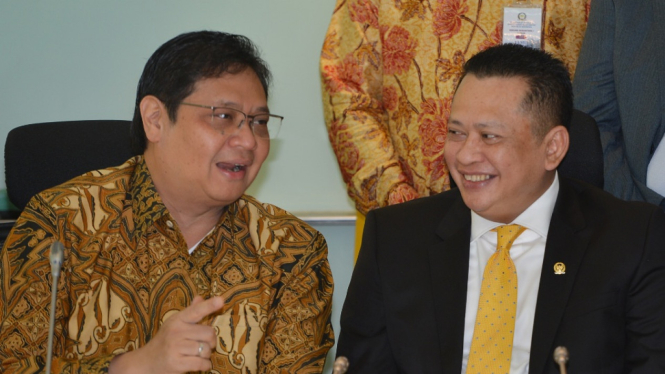 Ketua DPR RI Bambang Soesatyo (kanan). 
