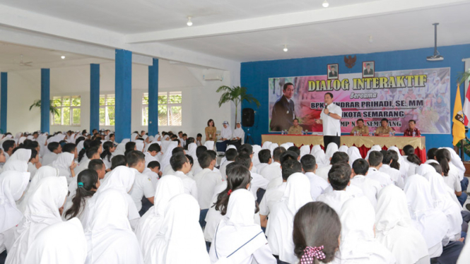 Walikota Hendrar Prihadi berdialog dengan siswa-siswi SMPN 18 Semarang