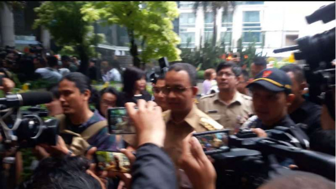 Gubernur DKI Jakarta Anies Baswedan di Gedung BEI