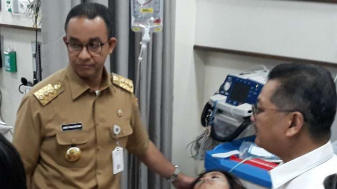 Gubernur DKI Jakarta Anies Rasyid Baswedan membesuk korban balkon BEI Jakarta.