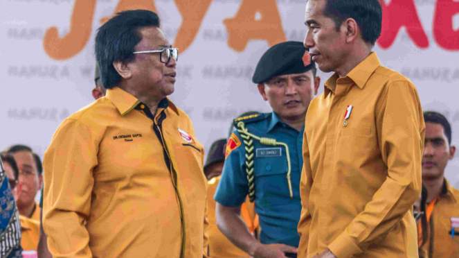 Oesman Sapta Odang (kiri) saat Rapimnas Hanura yang dihadiri Presiden Jokowi.