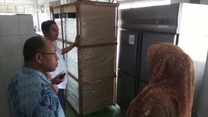 Anggota DPR Aceh Sidak ke SMK Negeri 3 untuk melihat peralatan praktik.