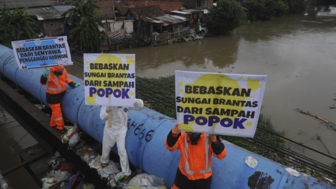 Aksi Jangan Buang Popok di Sungai