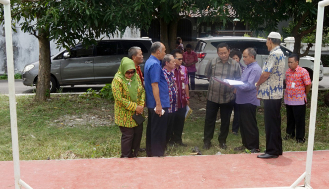 Walikota Semarang Hendrar Prihadi mengunjungi Taman Citra Satwa
