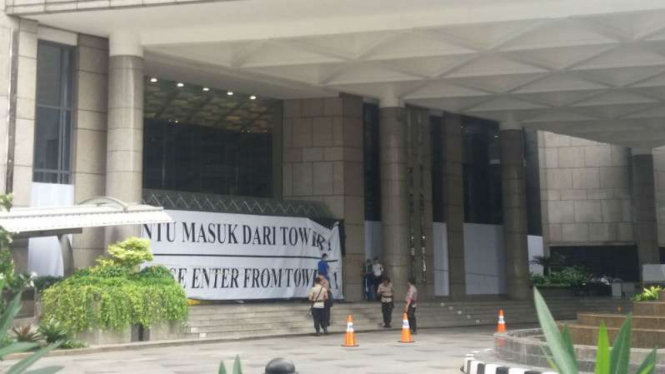 Suasana gedung BEI usai ambruknya balkon