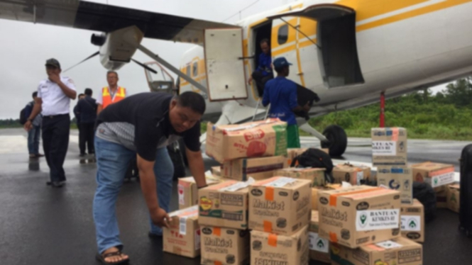 Distribusi bantuan obat korban wabah campak di Asmat Papua