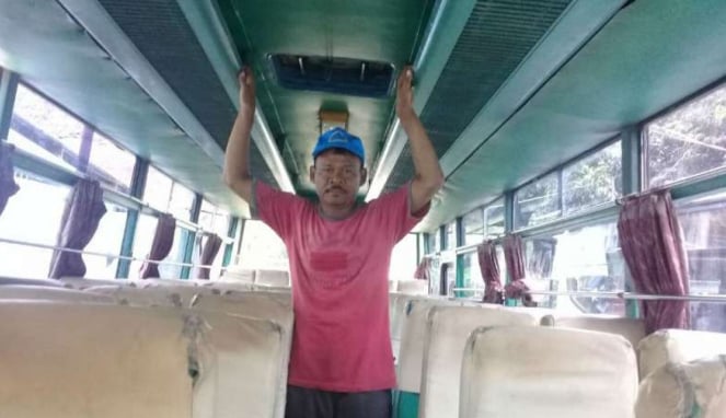 Nur Arif, sopir Bus Perak di Kota Semarang, Jawa Tengah.