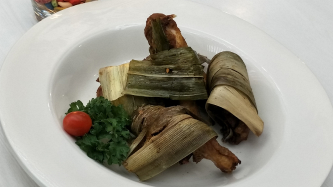 Ayam Pandan, salah satu menu di Restoran Sambara.