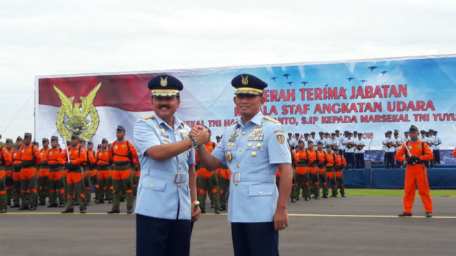 Panglima TNI Marsekal Hadi Tjahjanto dan KSAU Marsekal Yuyu Sutisna
