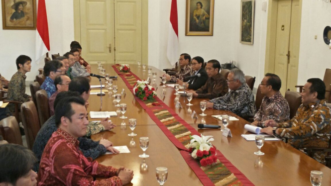 Presiden Jokowi saat temui utusan khusus PM Abe di Istana Bogor.