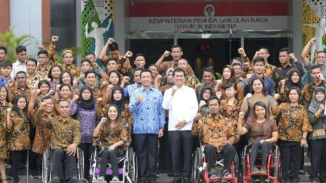 Menpora Imam Nahrawi bersama para atlet nasional