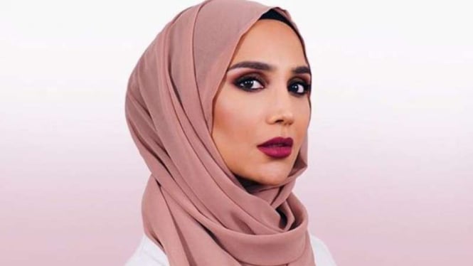 Amena Khan, model iklan shampo di Inggris yang berhijab