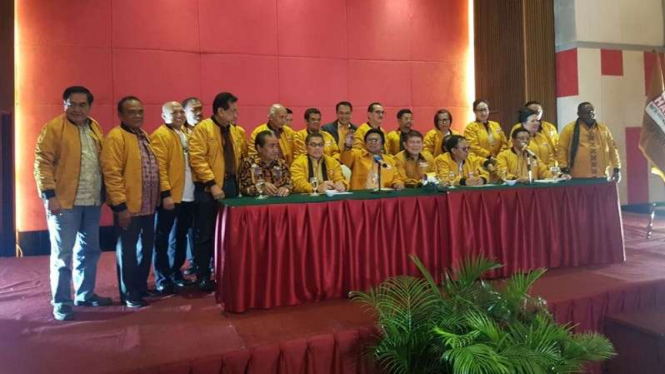 Oesman Sapta Odang kumpulkan DPD Hanura tandingan di Hotel Manhattan Jakarta.