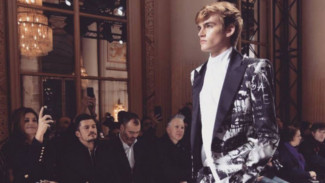 Putra Ganteng Cindy Crawford Gebrak Paris Fashion Week