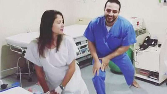Ibu hamil diajak menari untuk mempermudah lahiran