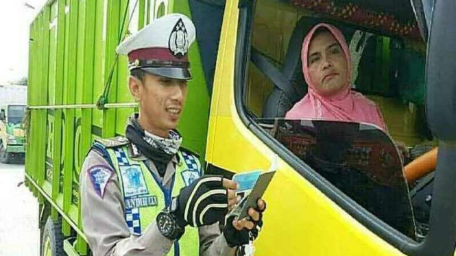 Susiwati saat diperiksa polisi.