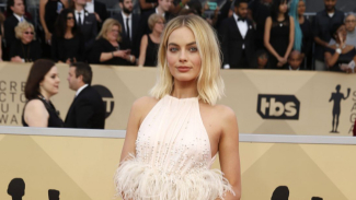 Tiru Gaya Rambut 'Messy' Margot Robbie, Caranya Mudah Loh