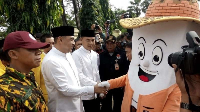 Calon tunggal Bupati dan Wakil Bupati Tangerang Ahmed Zaki Iskandar-Mad Romli
