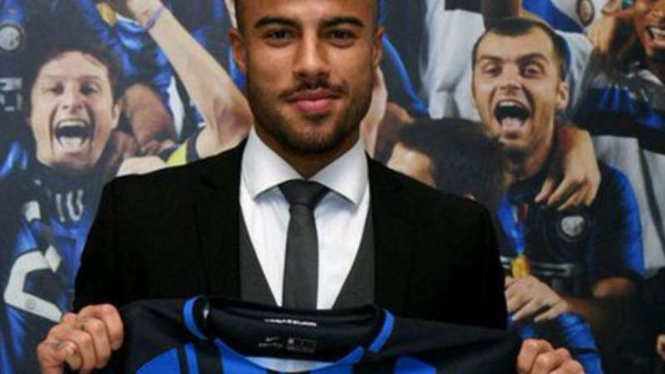 Rafinha Alcantara saat di perkenalkan Inter Milan.