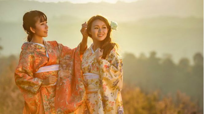Gadis Jepang dengan kimono