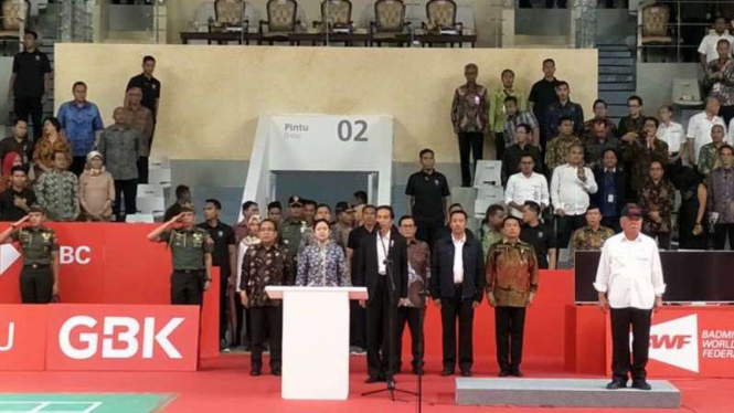 Presiden Jokowi meresmikan Istora Senayan usai direnovasi
