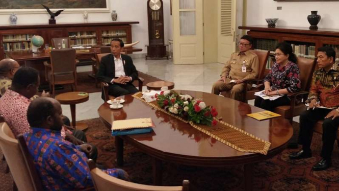 Jokowi bertemu dengan Bupati Asmat