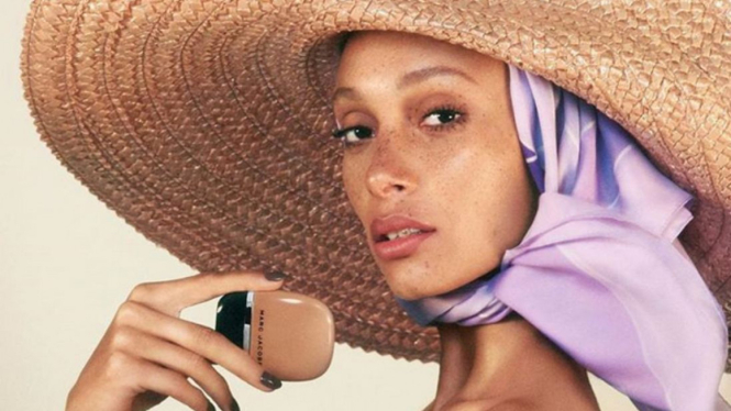 Adwoa Aboah di iklan Marc Jacobs Beauty