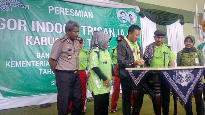 Menpora Imam Nahrawi berada di GOR Trisanja, Tegal