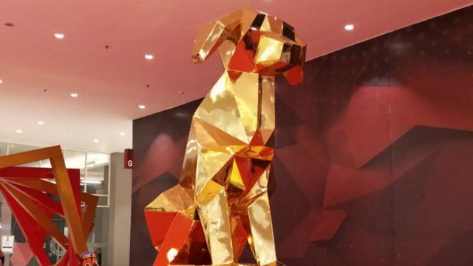 Lambang Shio Anjing Menghiasi Mall of Indonesia