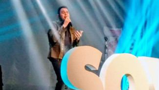 Aksi Panggung Memukau Tulus di Konser Perdana 2018