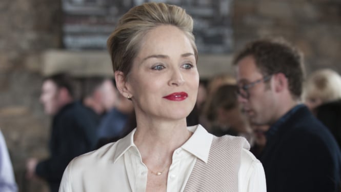 Sharon Stone di serial HBO berjudul MOSAIC.