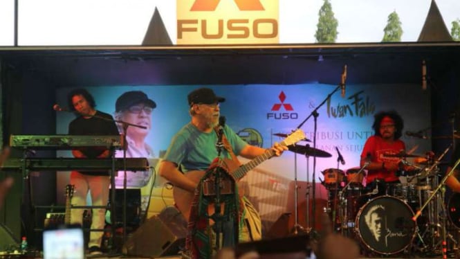 Iwan Fals konser