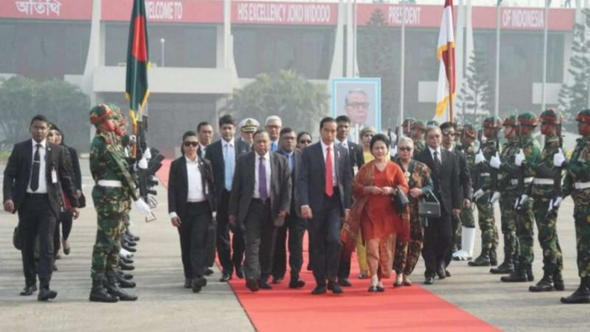 Presiden Joko Widodo dan rombongan ke Afghanistan dari Bangladesh.